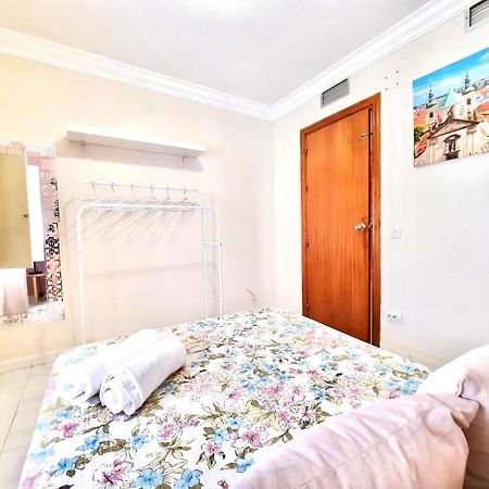 Budget And Cute Rooms With Balcony Sevilla Center エクステリア 写真