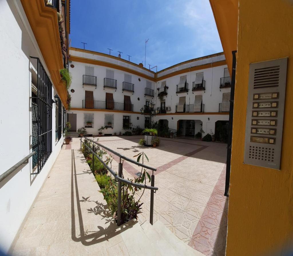 Budget And Cute Rooms With Balcony Sevilla Center エクステリア 写真
