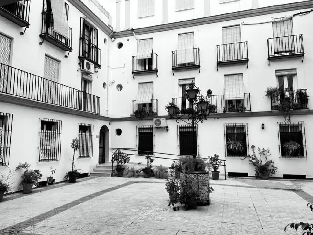 Budget And Cute Rooms With Balcony Sevilla Center エクステリア 写真