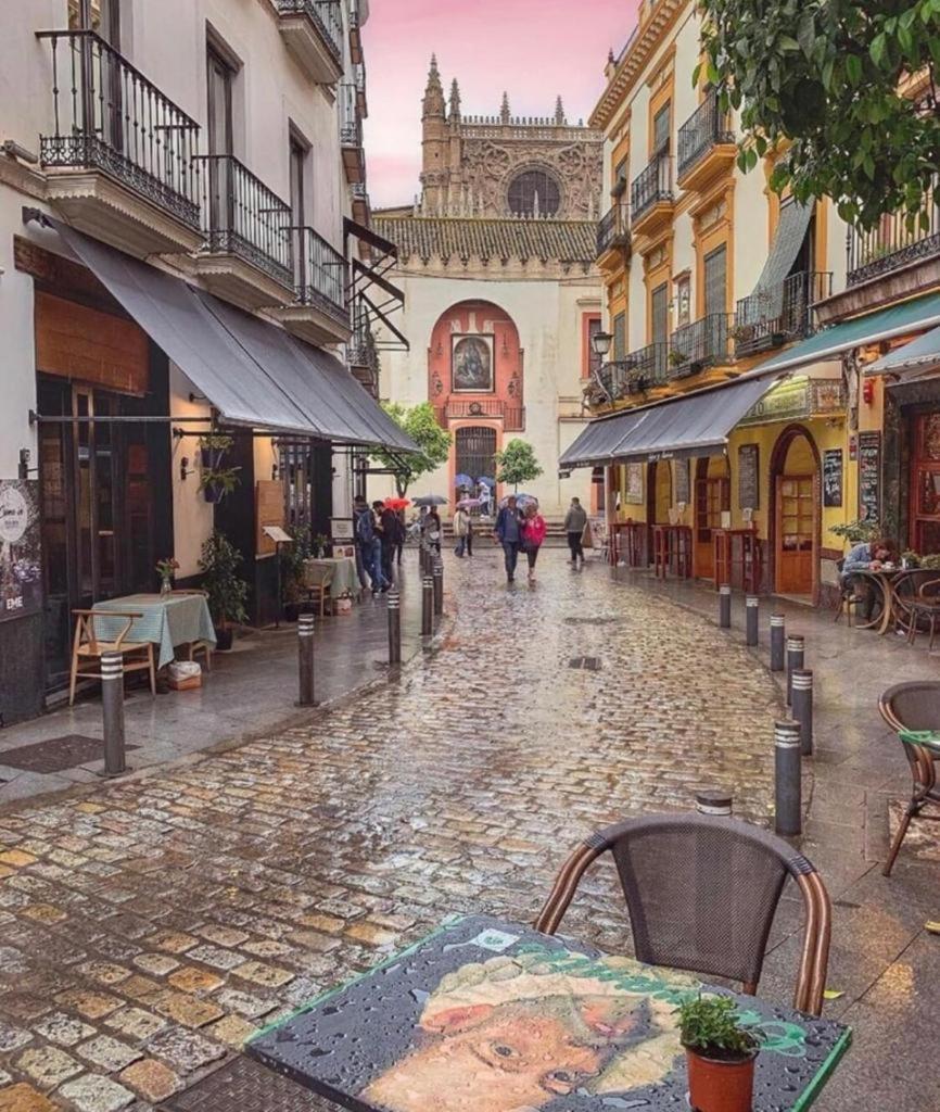 Budget And Cute Rooms With Balcony Sevilla Center エクステリア 写真