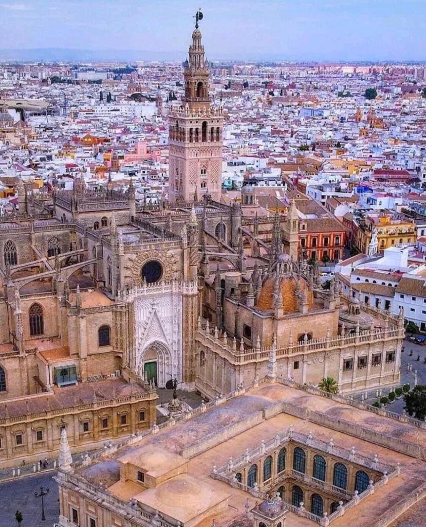 Budget And Cute Rooms With Balcony Sevilla Center エクステリア 写真
