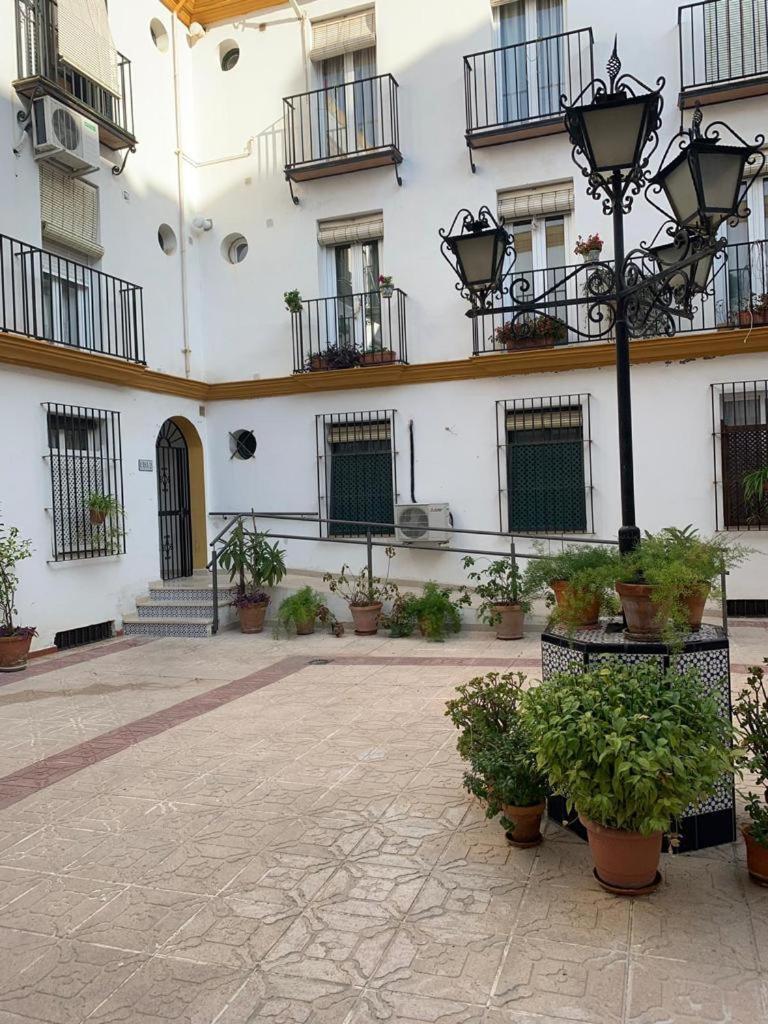 Budget And Cute Rooms With Balcony Sevilla Center エクステリア 写真