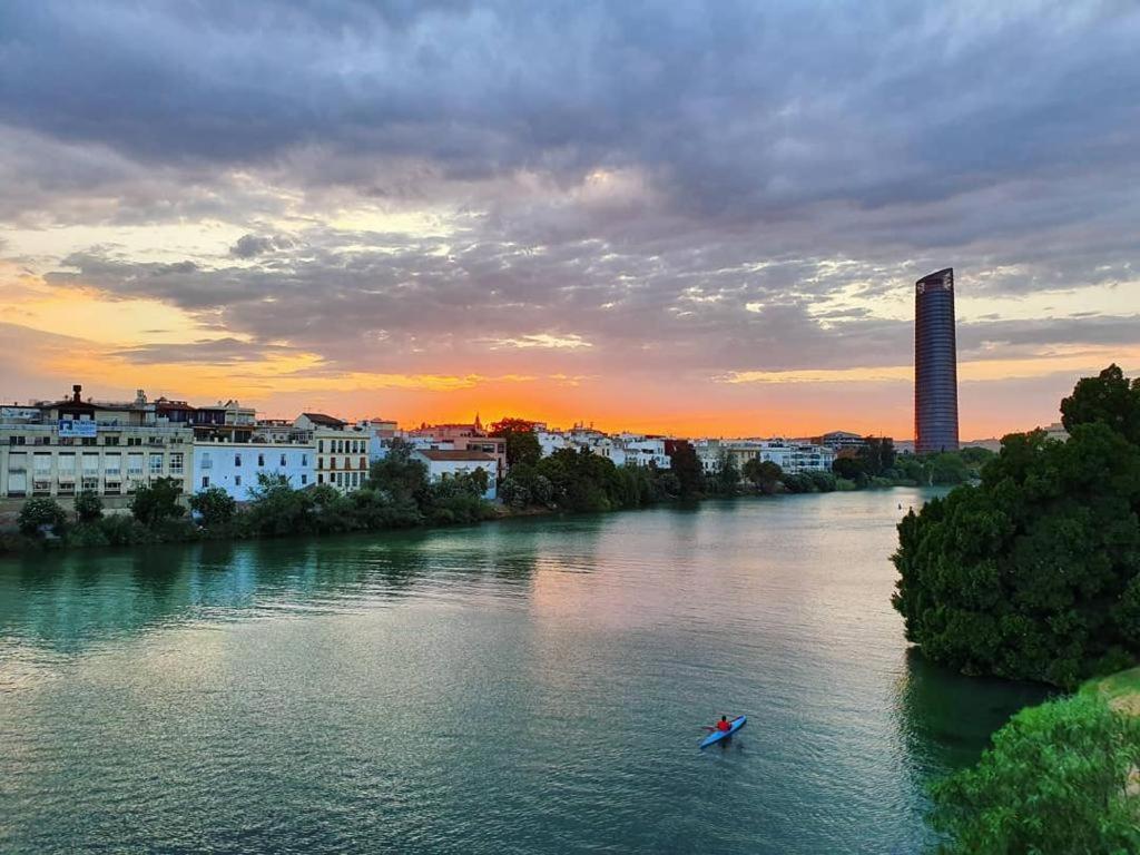 Budget And Cute Rooms With Balcony Sevilla Center エクステリア 写真
