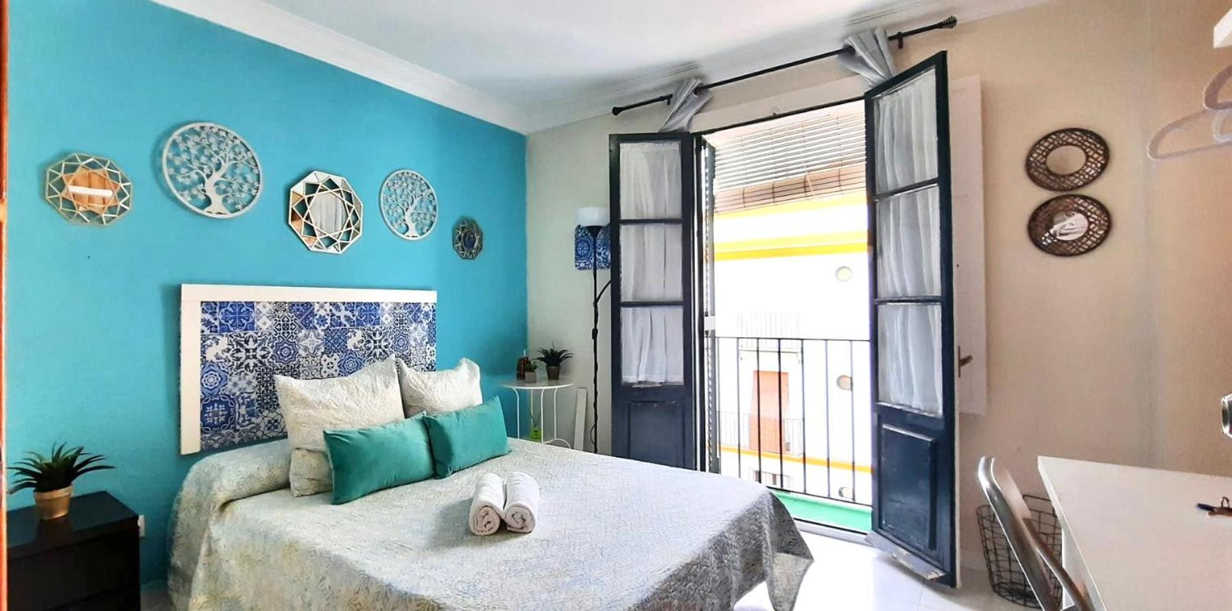 Budget And Cute Rooms With Balcony Sevilla Center エクステリア 写真