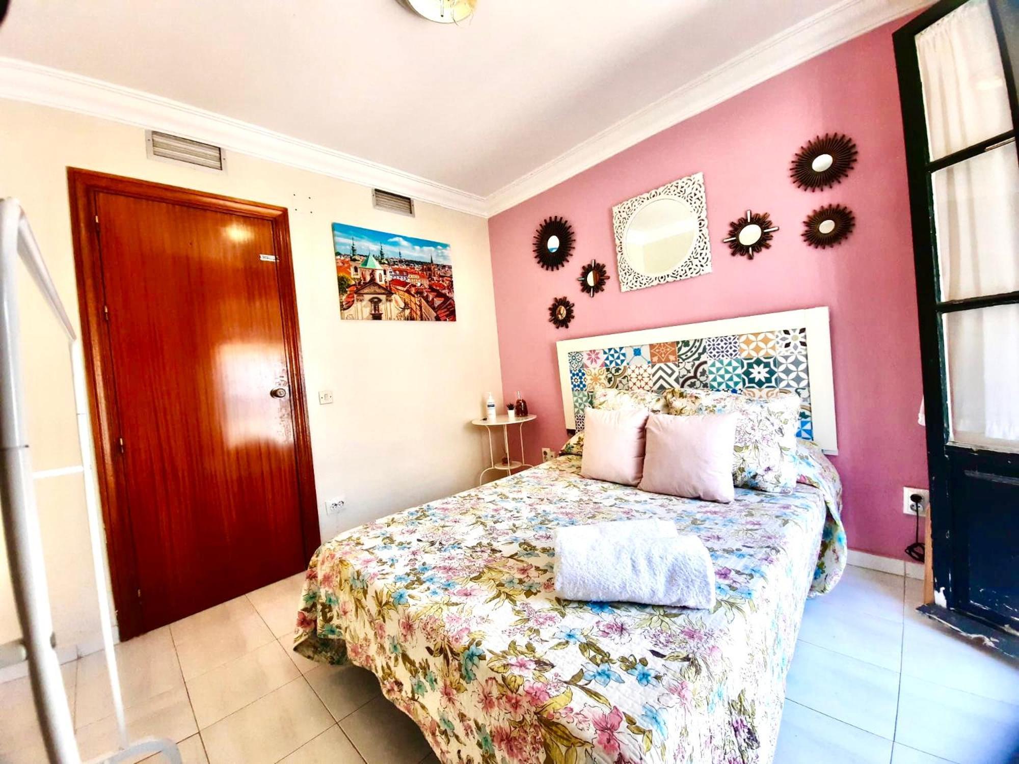 Budget And Cute Rooms With Balcony Sevilla Center エクステリア 写真