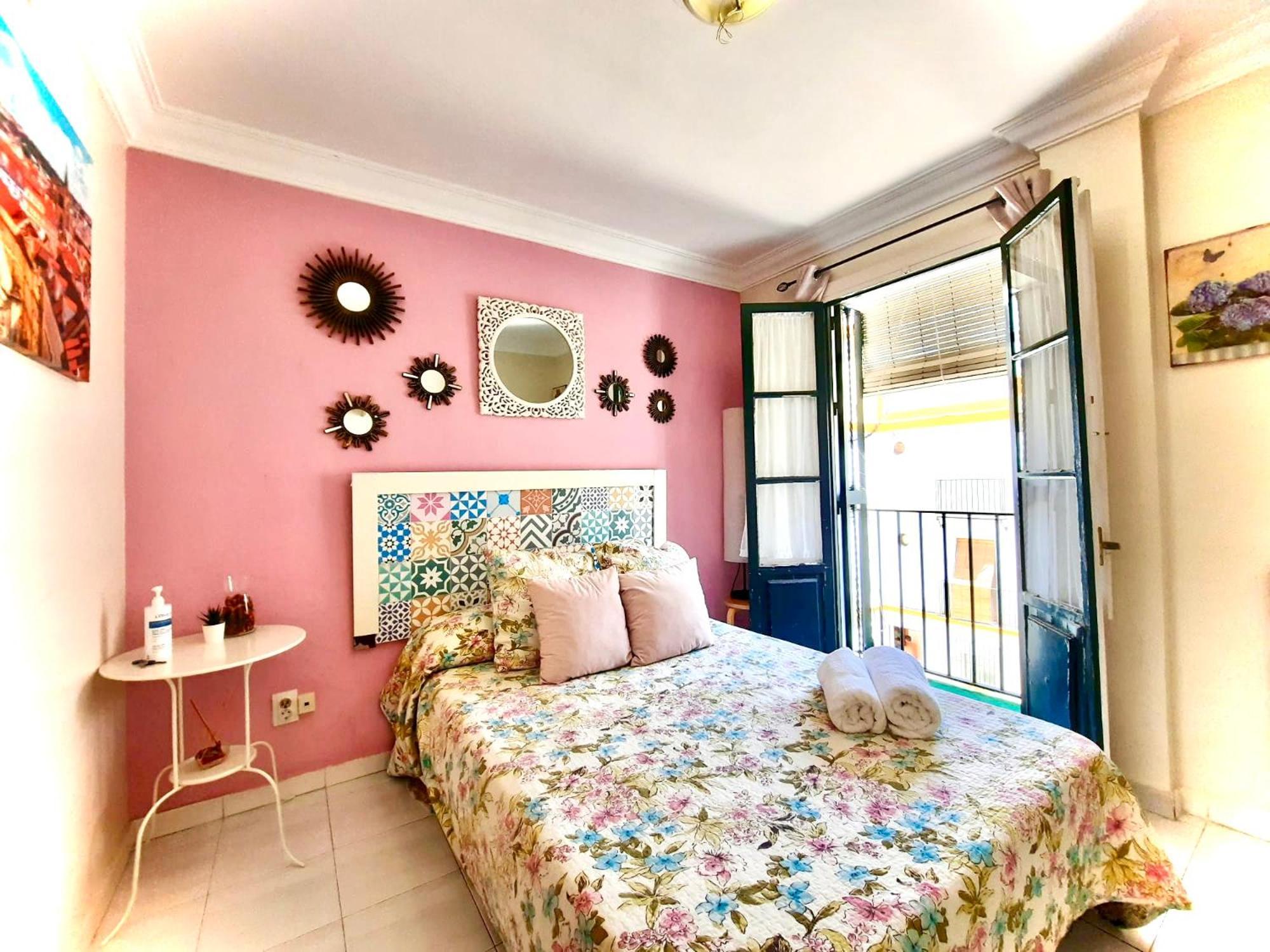 Budget And Cute Rooms With Balcony Sevilla Center エクステリア 写真