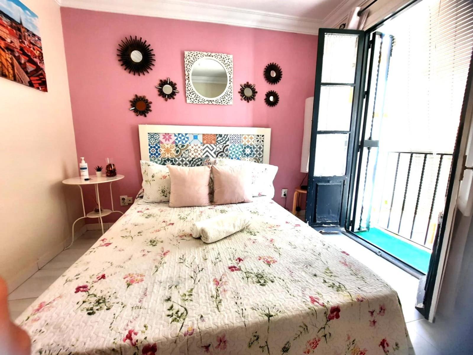 Budget And Cute Rooms With Balcony Sevilla Center エクステリア 写真
