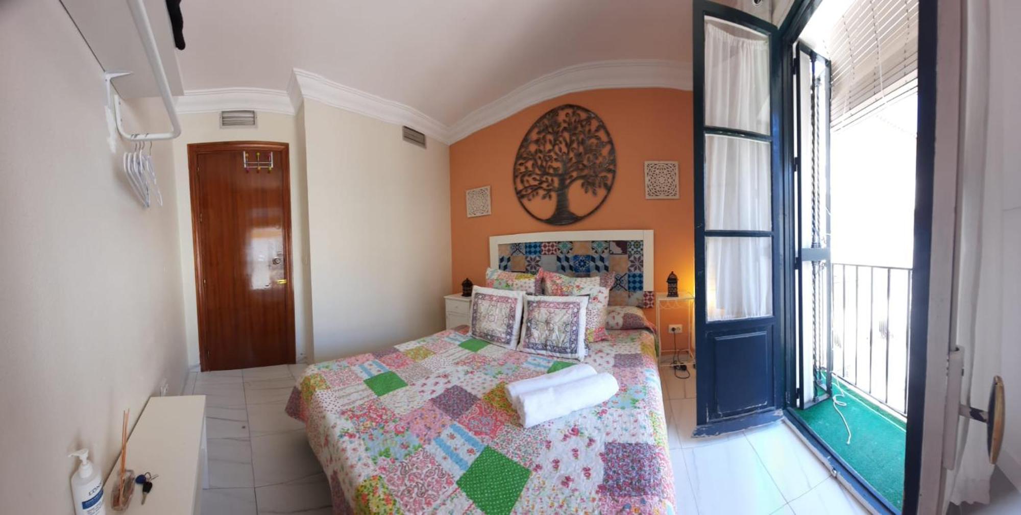 Budget And Cute Rooms With Balcony Sevilla Center エクステリア 写真