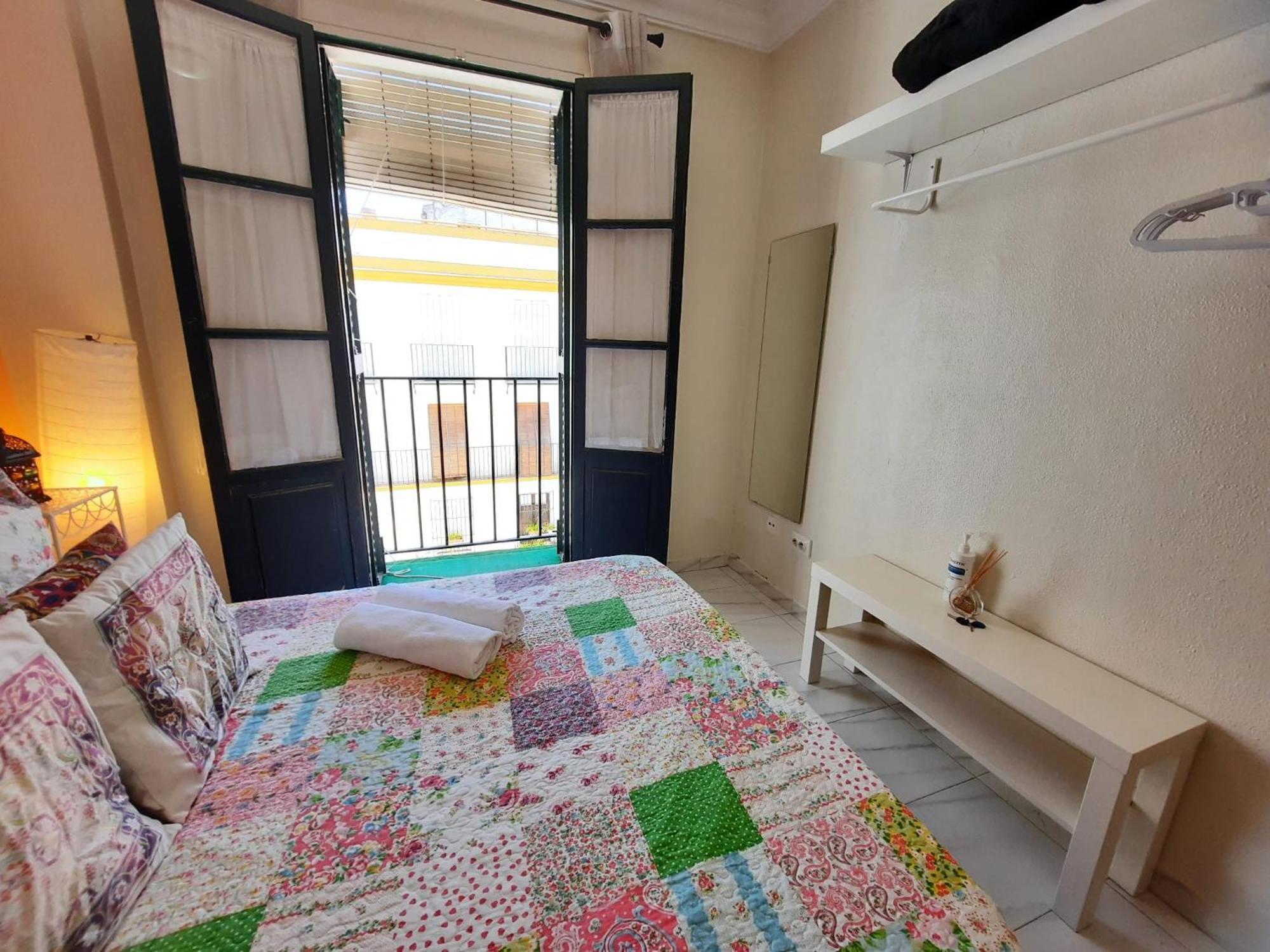 Budget And Cute Rooms With Balcony Sevilla Center エクステリア 写真
