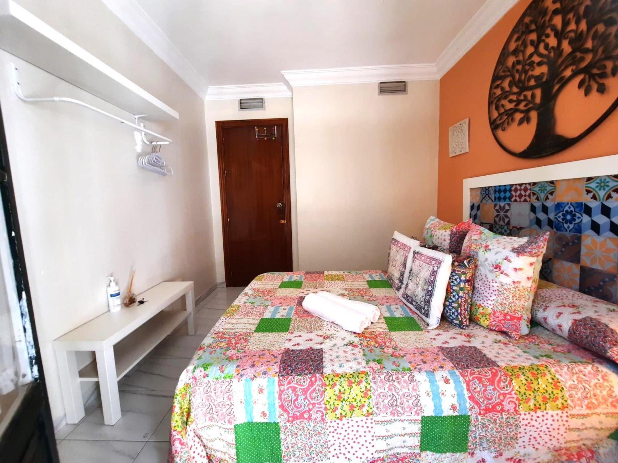 Budget And Cute Rooms With Balcony Sevilla Center エクステリア 写真