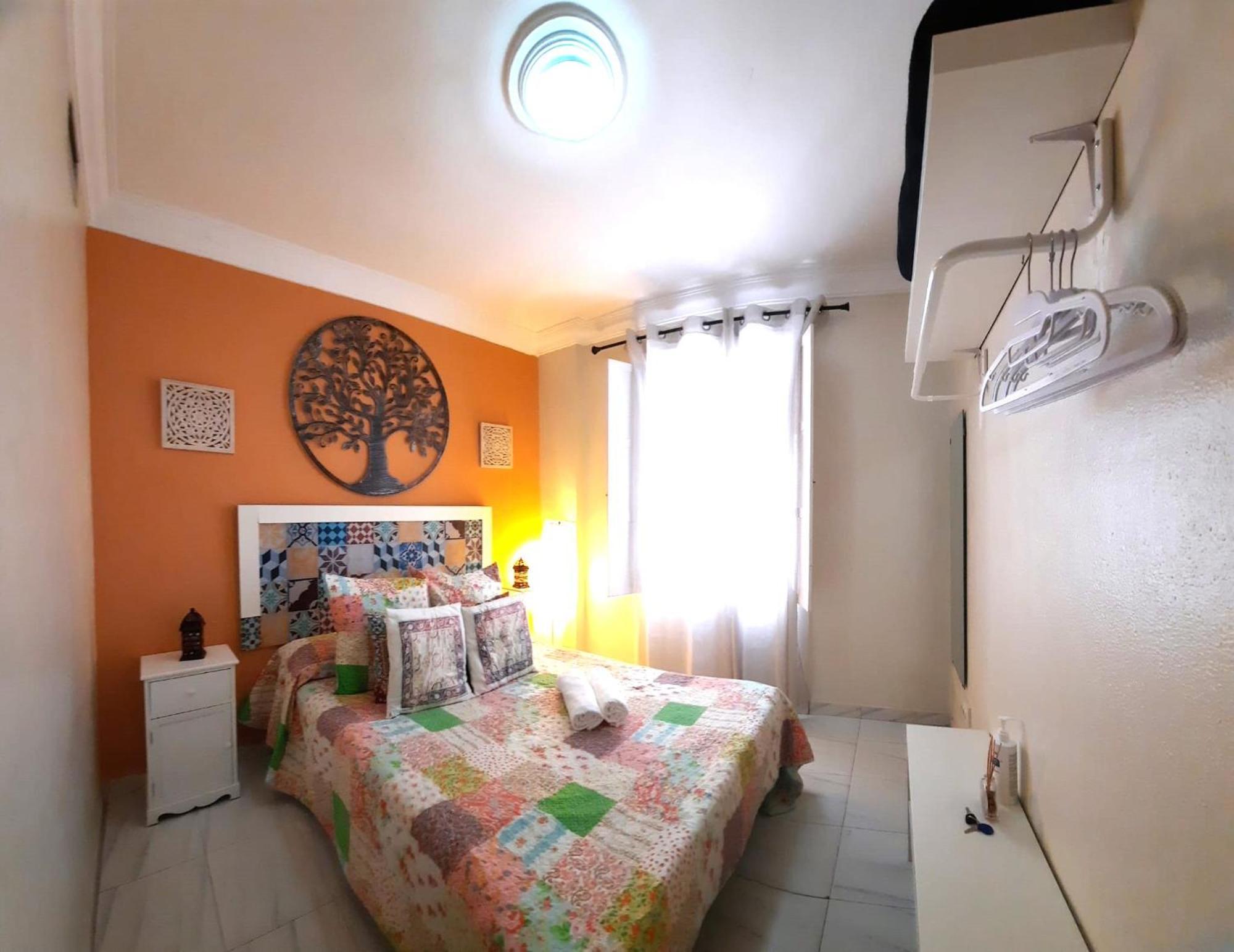 Budget And Cute Rooms With Balcony Sevilla Center エクステリア 写真