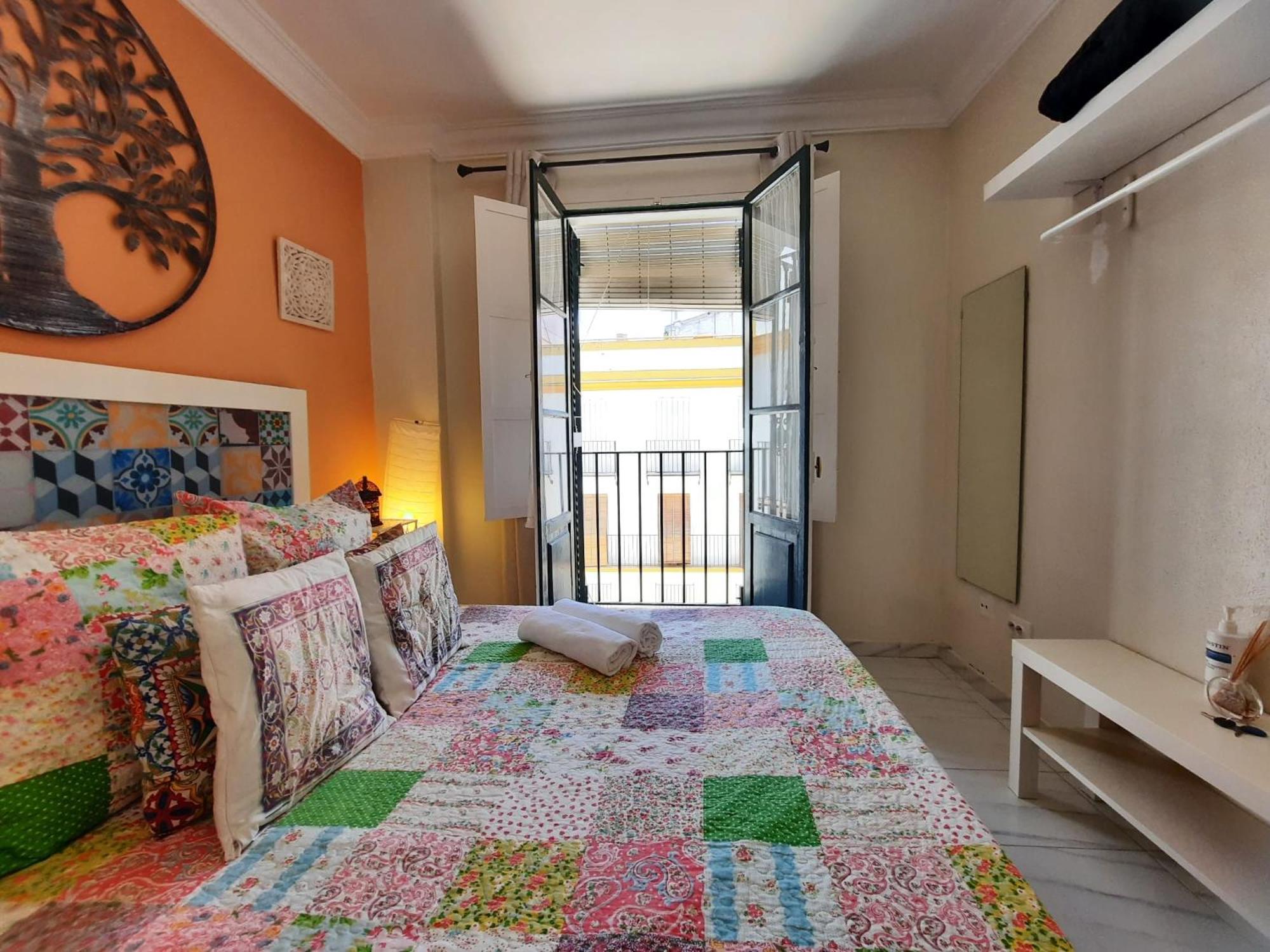 Budget And Cute Rooms With Balcony Sevilla Center エクステリア 写真