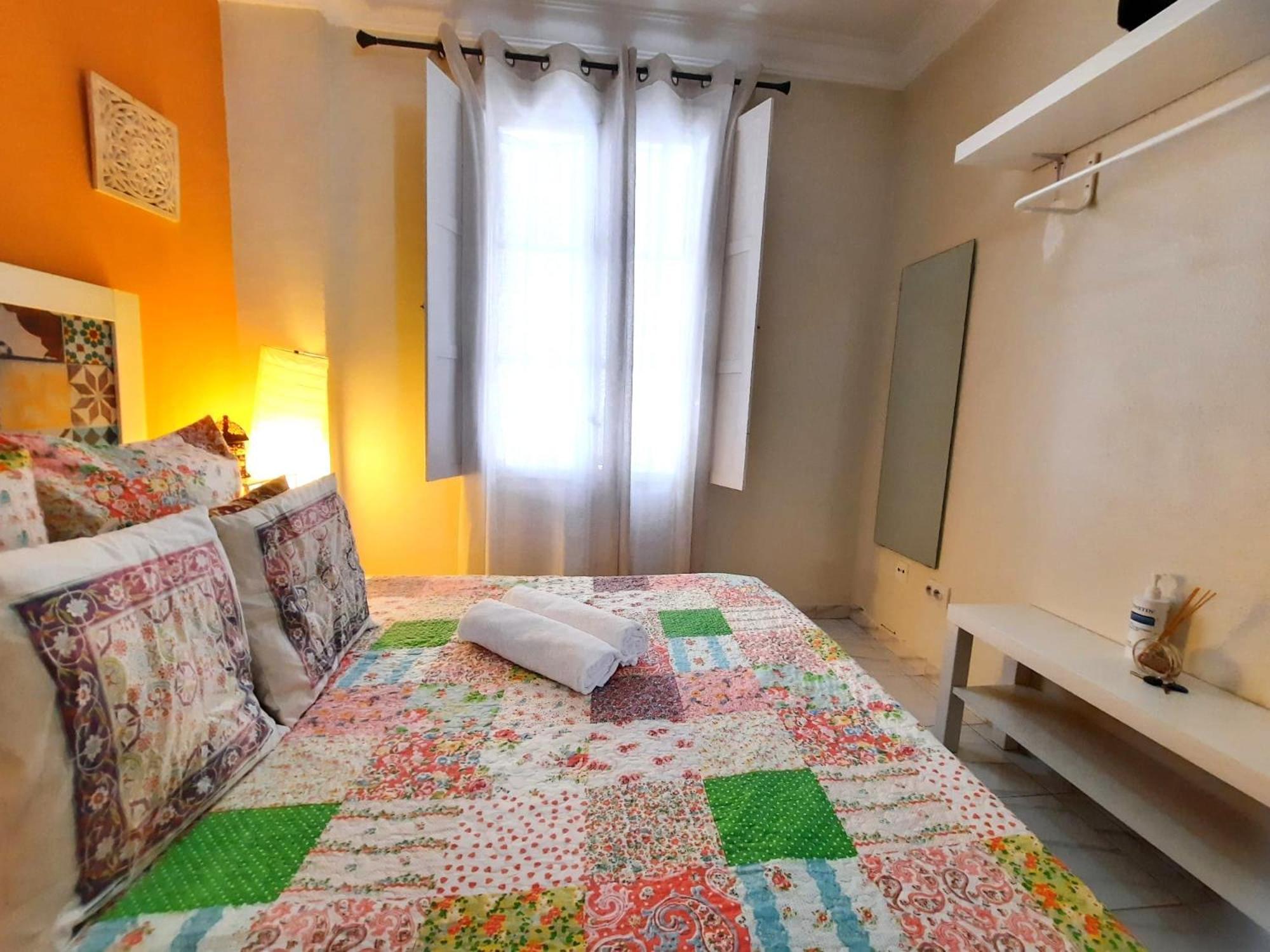 Budget And Cute Rooms With Balcony Sevilla Center エクステリア 写真